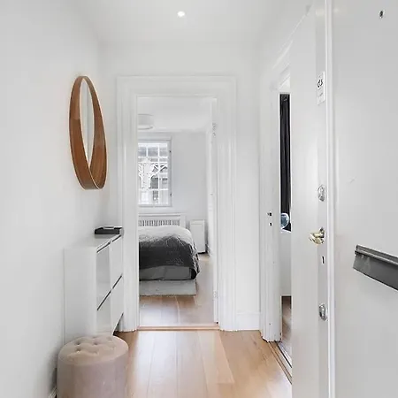 Heart Of Downtown - Modern & Balcony Apartment *